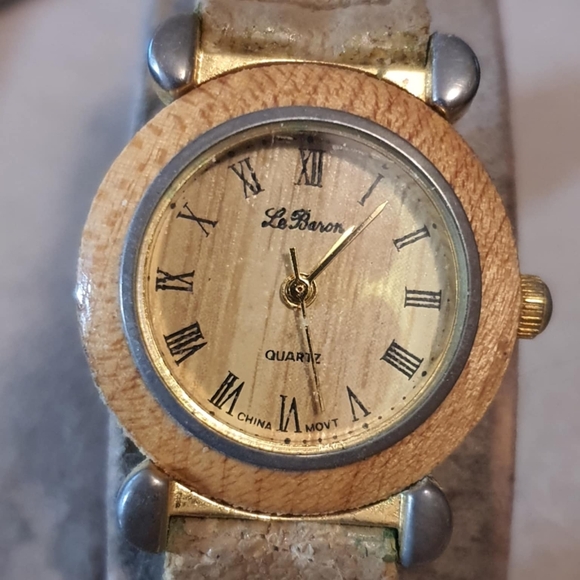 LeBaron Accessories - 10/$20 Vintage LeBaron Goldtone w/ Wooden Accents /White Leather Women's Watch